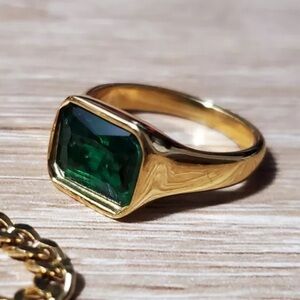 🎉hp🎉new Emerald Green Gemstone Ring 18K Gold Plated
